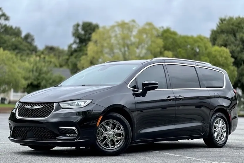 2021 Chrysler Pacifica Touring L photo 1