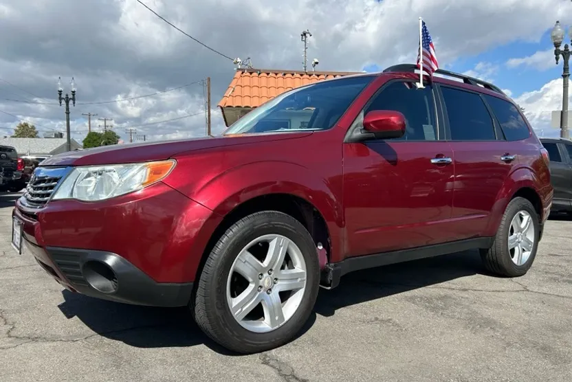 2010 Subaru Forester 2.5X Premium photo 1
