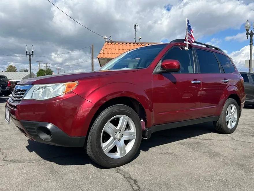 2010 Subaru Forester 2.5X Premium photo 1