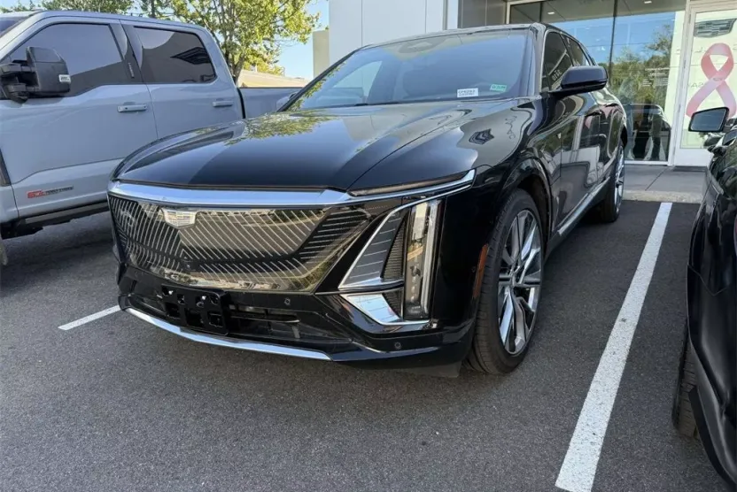 2024 Cadillac Lyriq Luxury photo 1