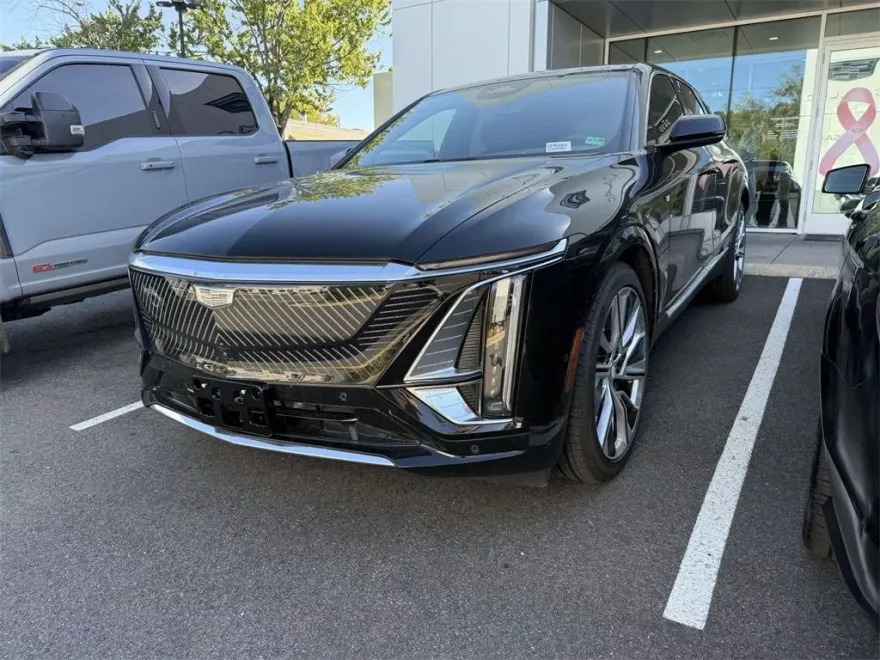 2024 Cadillac Lyriq Luxury photo 1