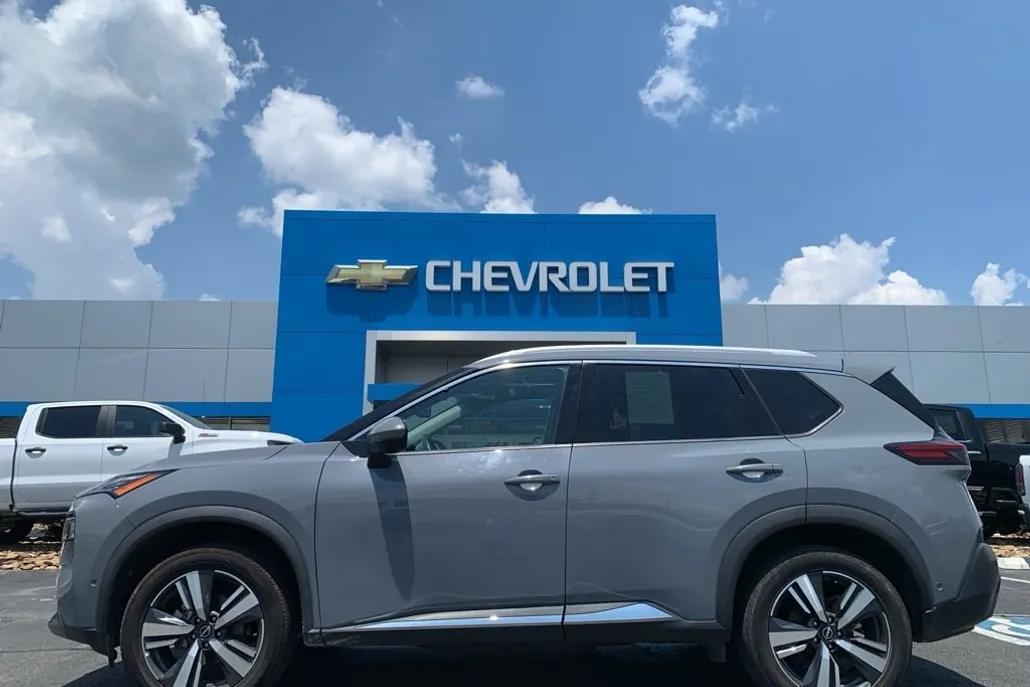 2023 Nissan Rogue SL photo 1