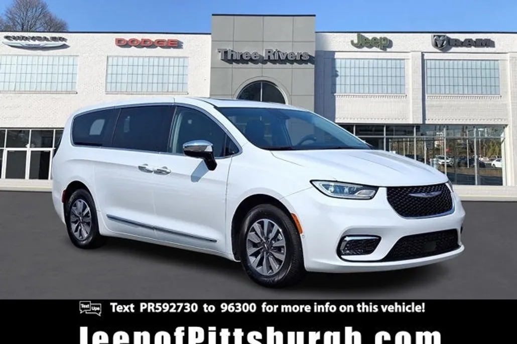 2023 Chrysler Pacifica Limited photo 1