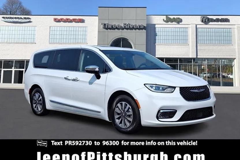 2023 Chrysler Pacifica Limited photo 1