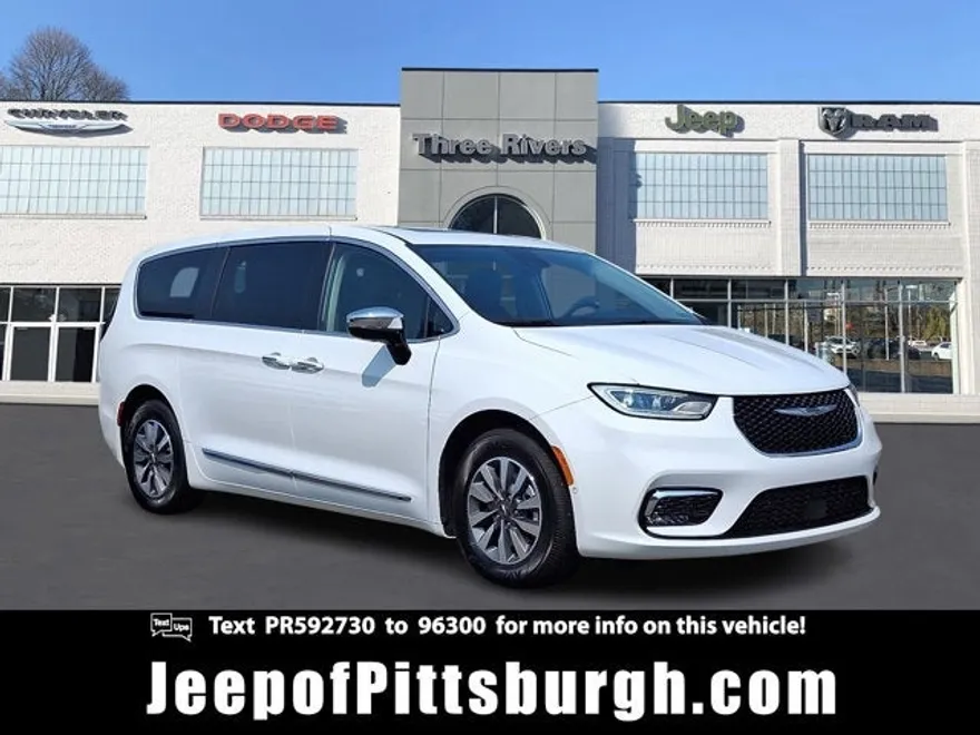 2023 Chrysler Pacifica Limited photo 1