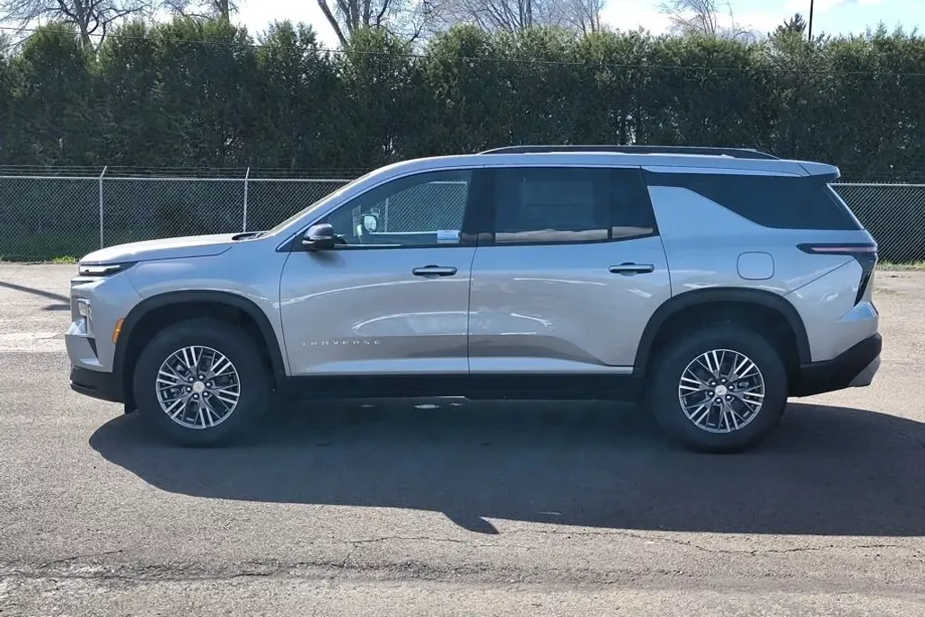 2025 Chevrolet Traverse photo 1