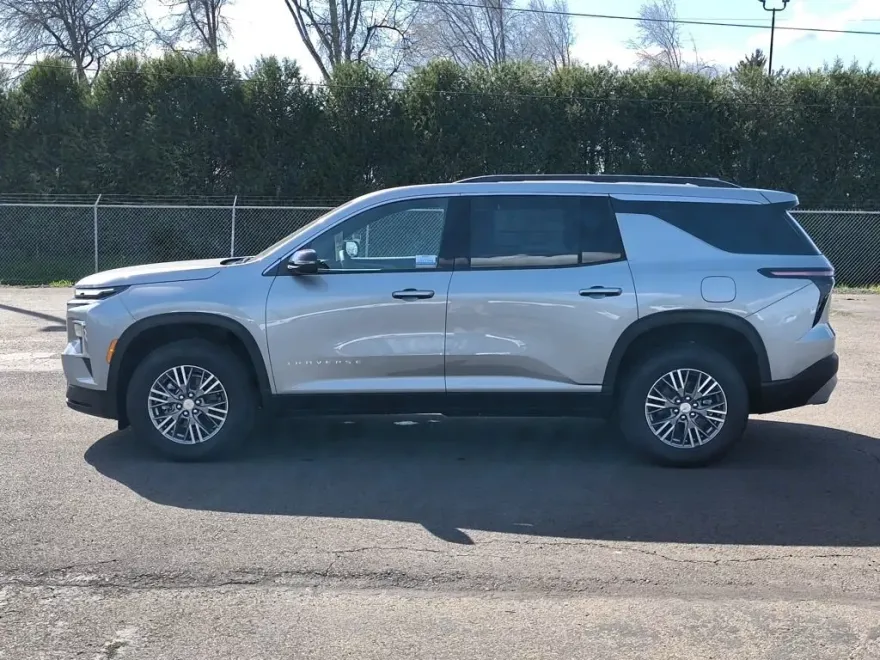 2025 Chevrolet Traverse photo 1