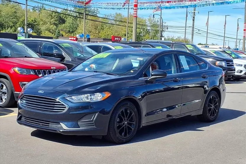 2020 Ford Fusion SE photo 1