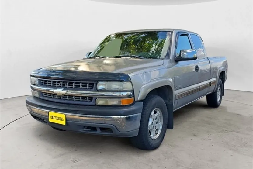 2001 Chevrolet Silverado 1500 LS photo 1