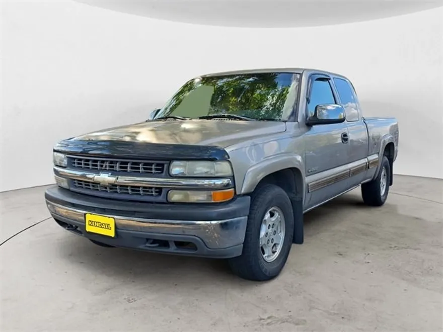 2001 Chevrolet Silverado 1500 LS photo 1