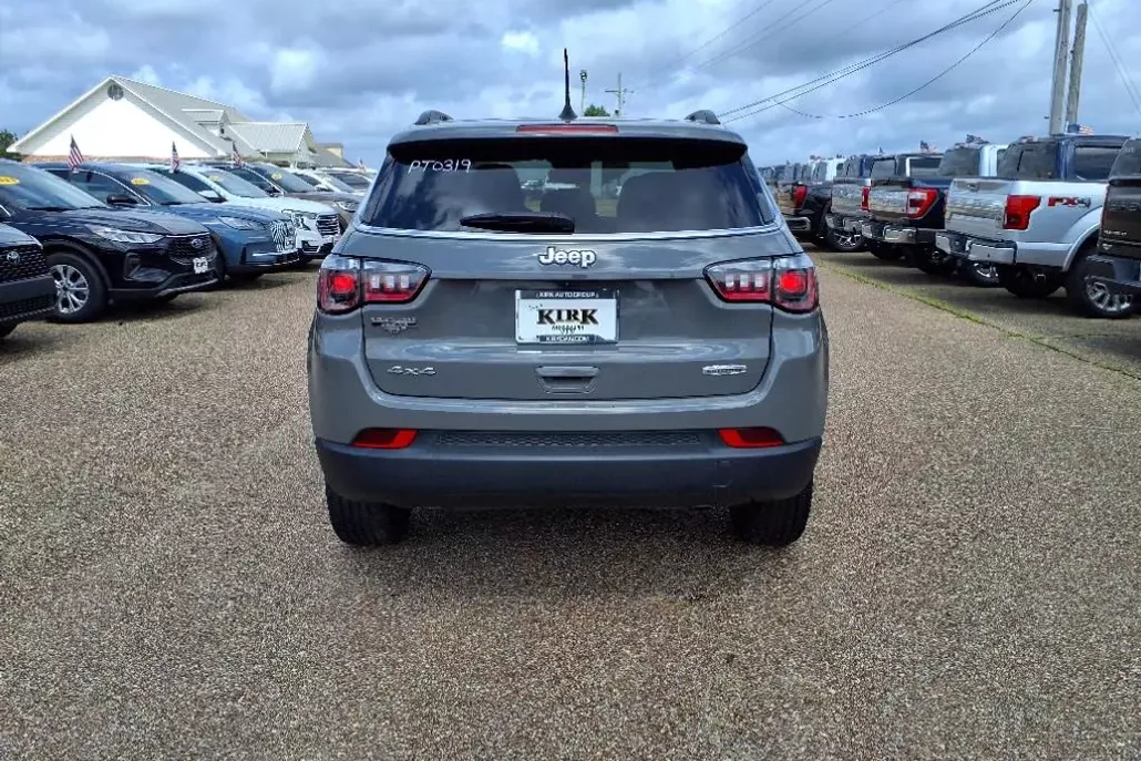 2024 Jeep Compass Latitude photo 1
