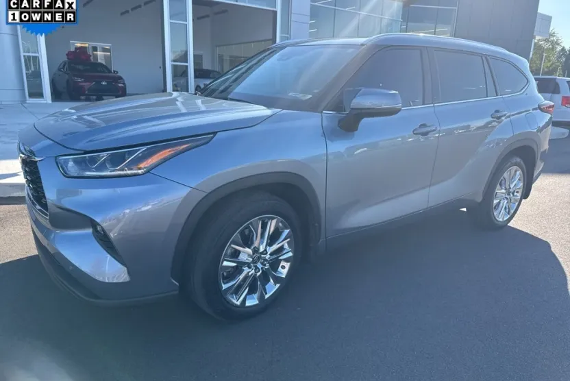 2023 Toyota Highlander Limited photo 1