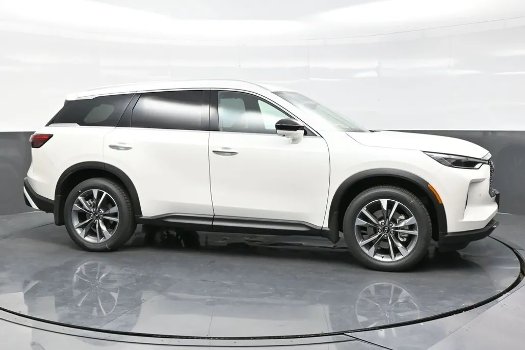 2025 Infiniti QX60 Luxe photo 1