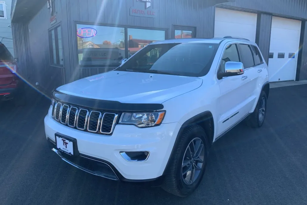 2017 Jeep Grand Cherokee Limited photo 1