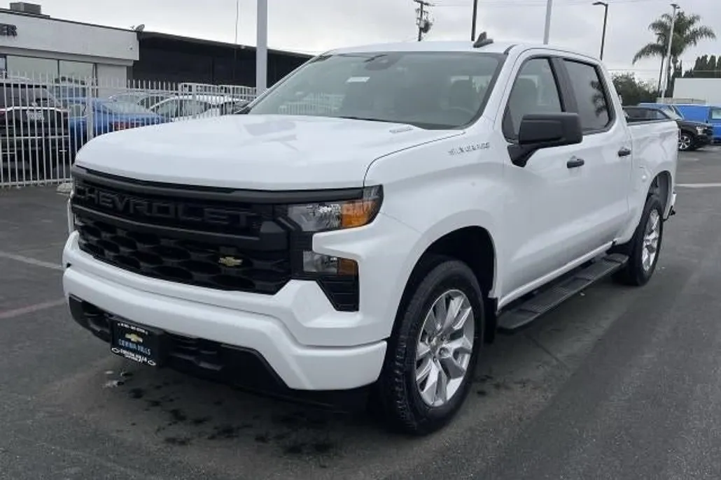 2025 Chevrolet Silverado 1500 Custom photo 1
