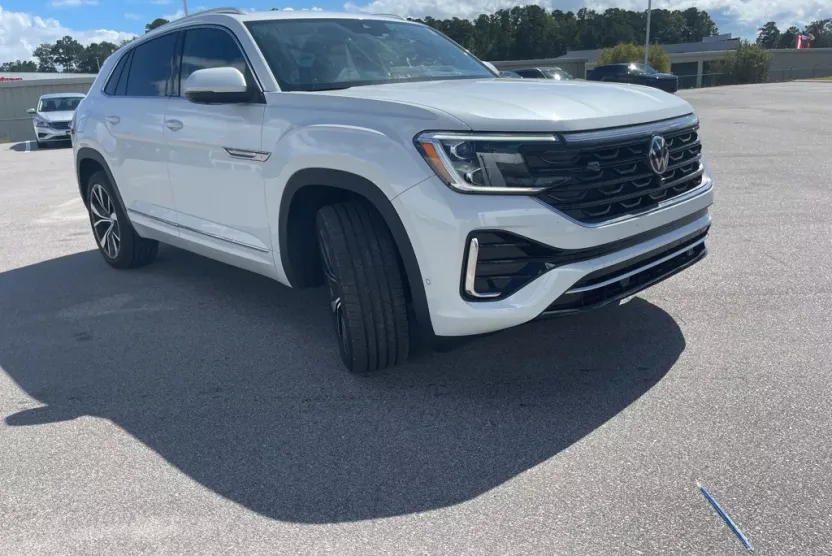 2025 Volkswagen Atlas Cross Sport SEL Premium R-Line photo 1