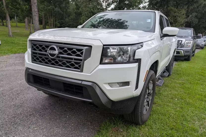 2023 Nissan Frontier SV photo 1