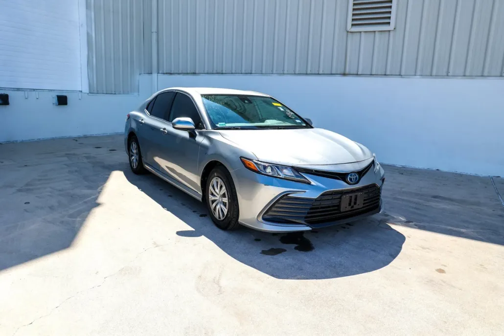 2022 Toyota Camry Hybrid LE photo 1