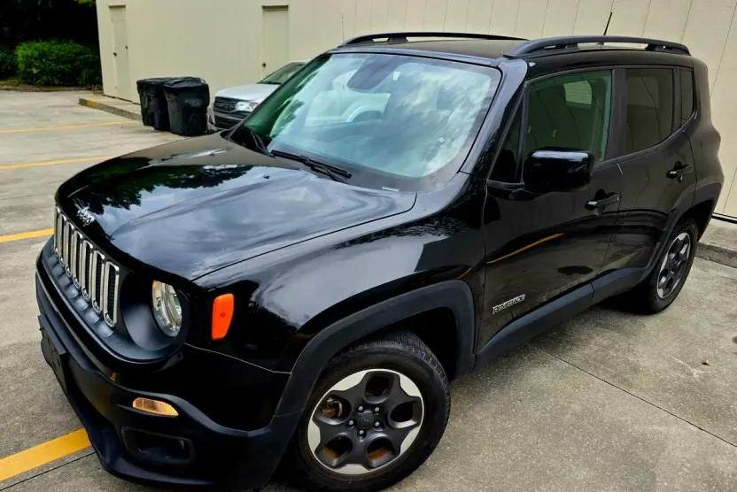 2018 Jeep Renegade Latitude Sport photo 1