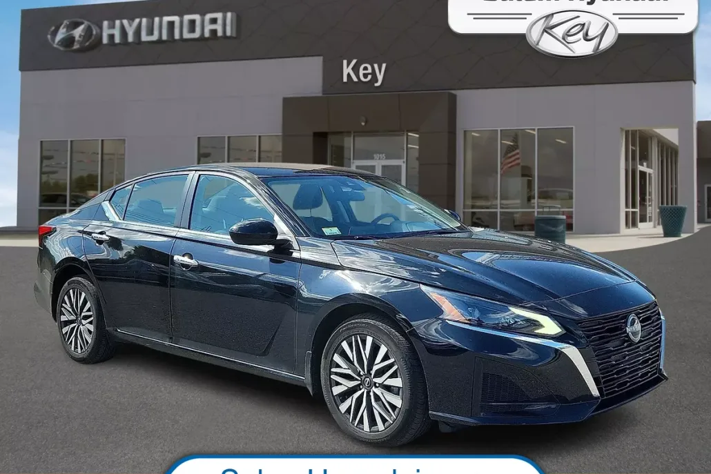 2023 Nissan Altima 2.5 SV photo 1