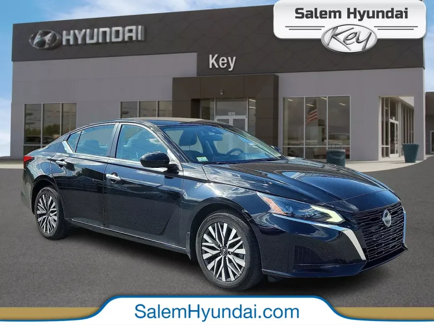 2023 Nissan Altima 2.5 SV photo 1