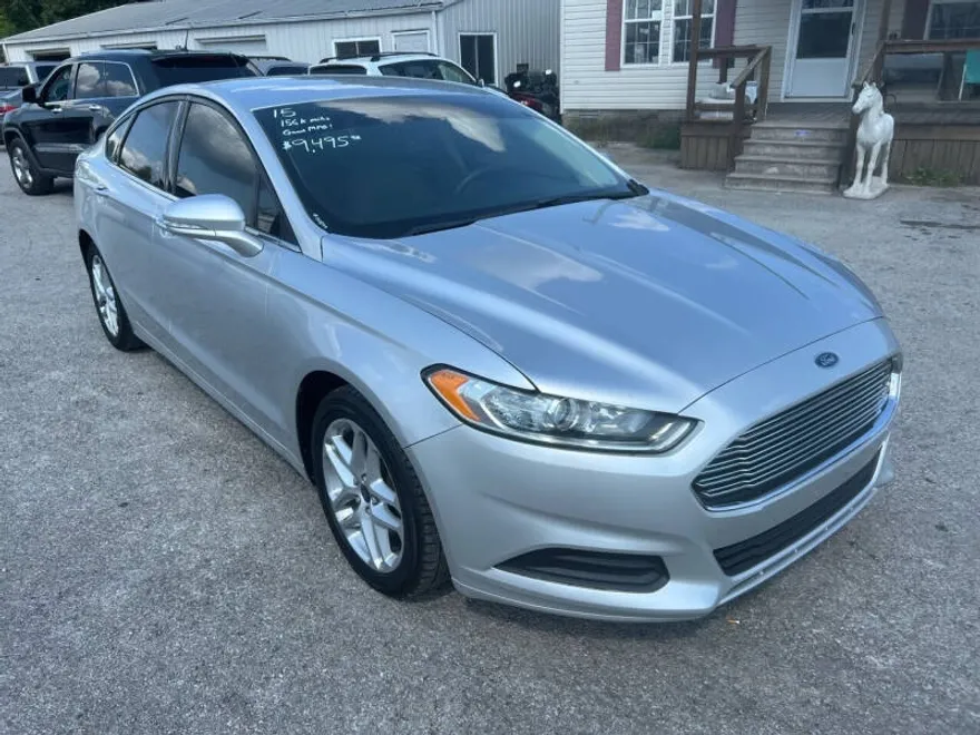2015 Ford Fusion SE photo 1