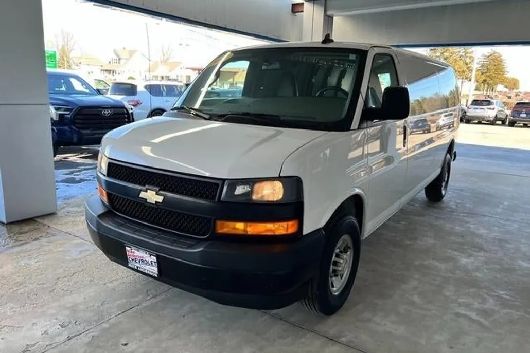 2022 Chevrolet Express Cargo 2500 Base photo 1