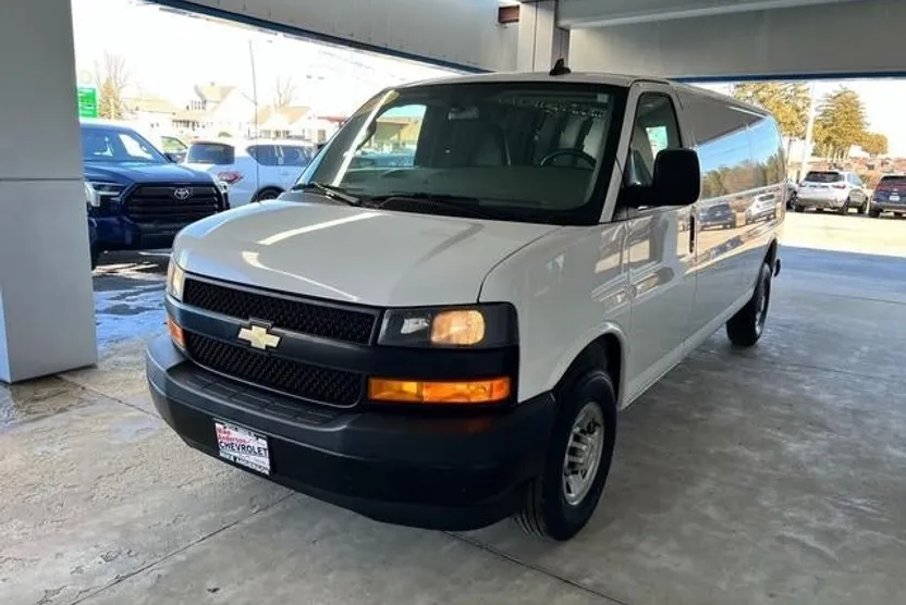 2022 Chevrolet Express Cargo 2500 Base photo 1