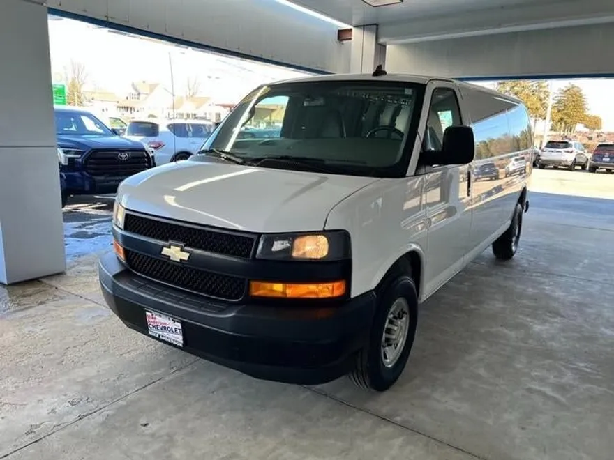 2022 Chevrolet Express Cargo 2500 Base photo 1