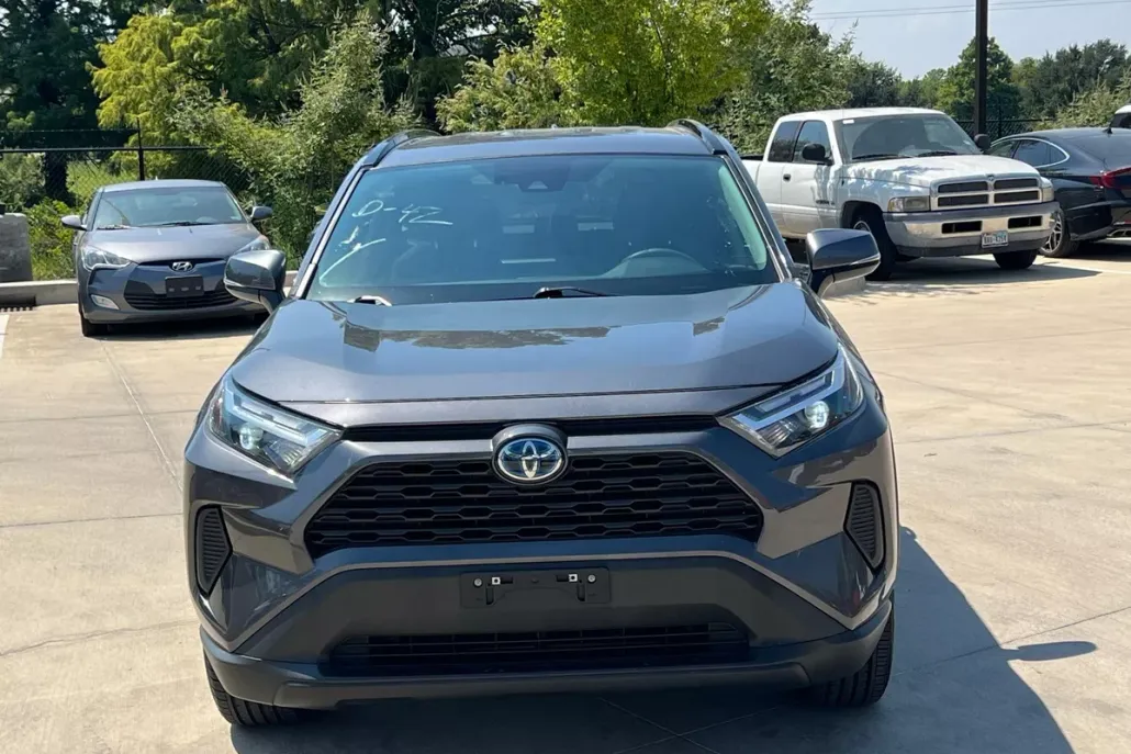 2023 Toyota RAV4 Hybrid XLE photo 1