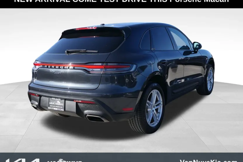 2023 Porsche Macan Base photo 1