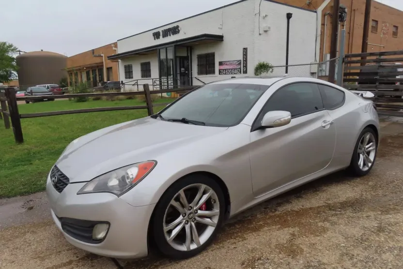 2012 Hyundai Genesis Coupe 3.8 Track photo 1