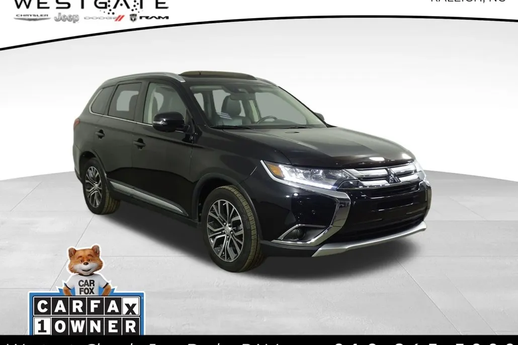 2017 Mitsubishi Outlander SE photo 1