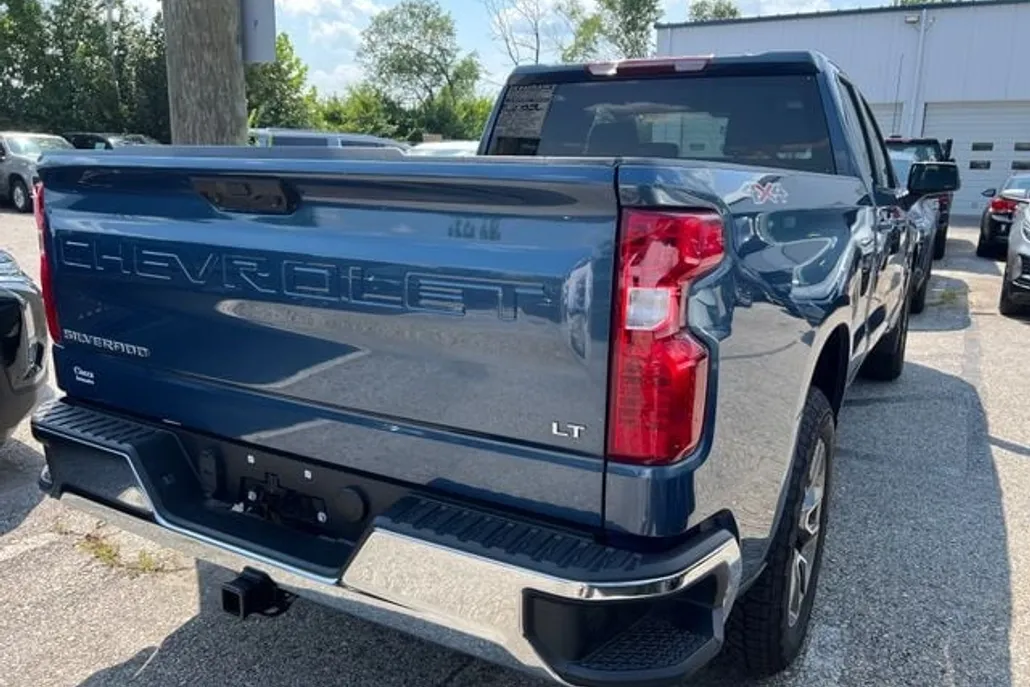 2024 Chevrolet Silverado 1500 LT photo 1