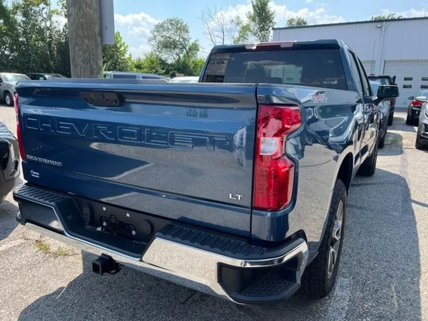 2024 Chevrolet Silverado 1500 LT photo 1