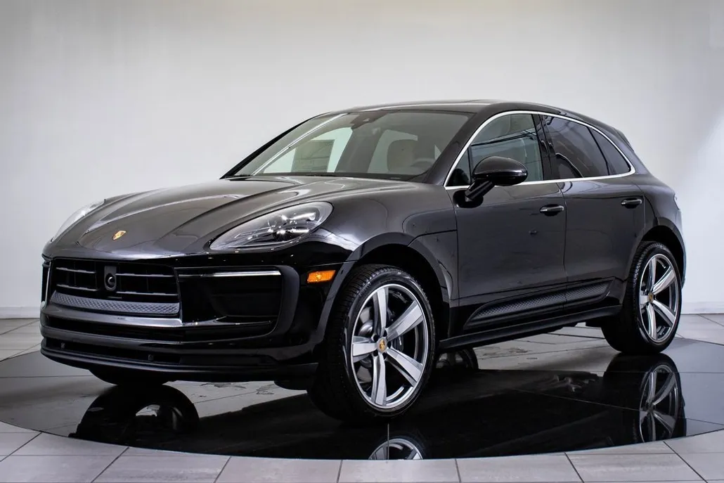2025 Porsche Macan T photo 1