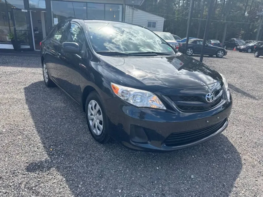 2011 Toyota Corolla LE photo 1