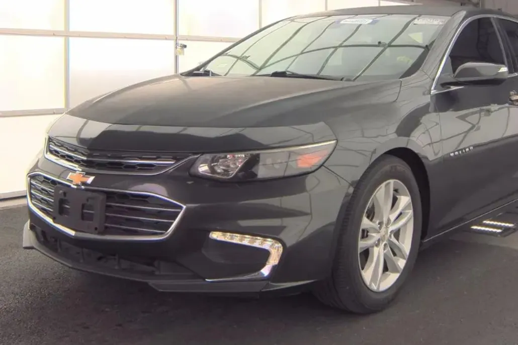 2018 Chevrolet Malibu 1LT photo 1