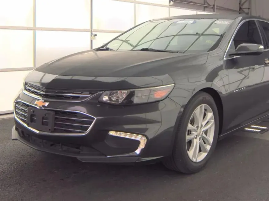 2018 Chevrolet Malibu 1LT photo 1