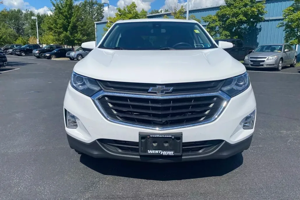 2021 Chevrolet Equinox LT photo 1