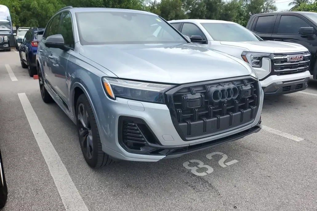 2025 Audi Q7 Prestige photo 1