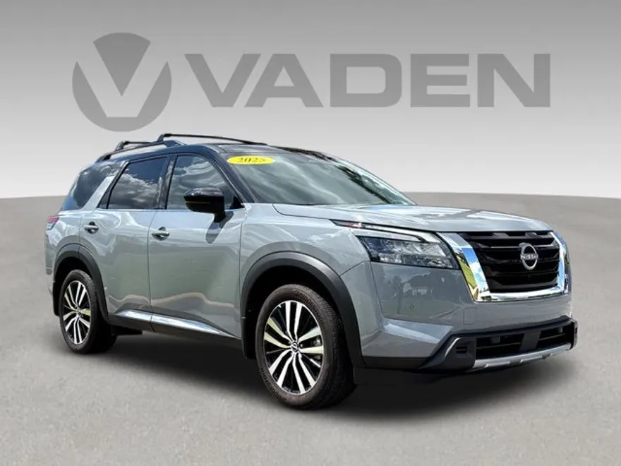 2025 Nissan Pathfinder Platinum photo 1
