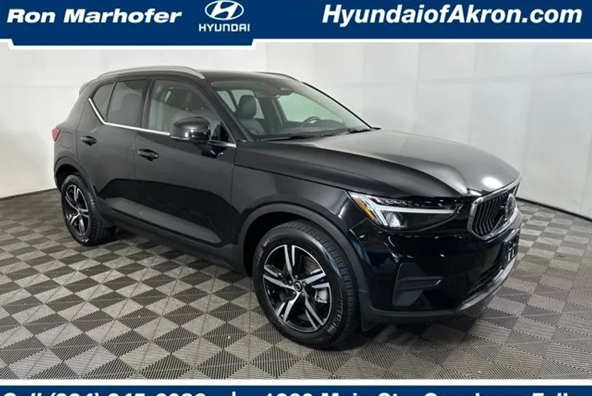 2025 Volvo XC40 Core photo 1