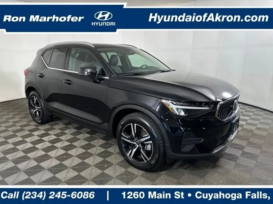 2025 Volvo XC40 Core photo 1