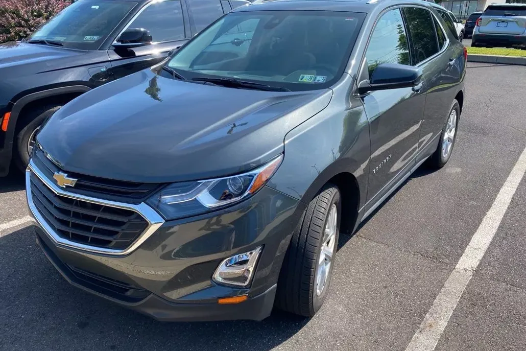 2020 Chevrolet Equinox LT photo 1