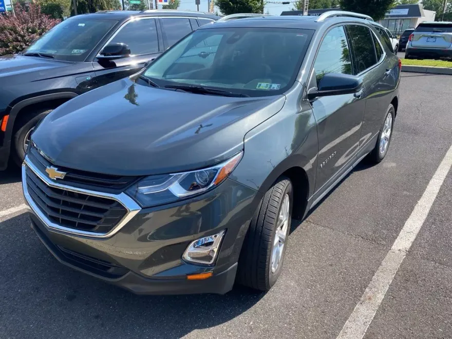 2020 Chevrolet Equinox LT photo 1