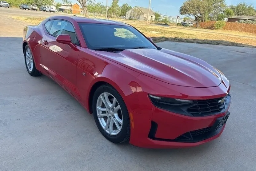 2019 Chevrolet Camaro 1LT photo 1