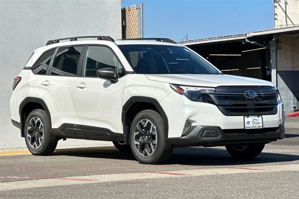 2025 Subaru Forester Premium photo 1