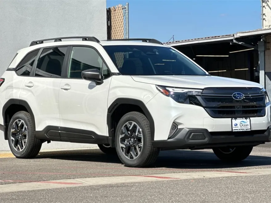 2025 Subaru Forester Premium photo 1