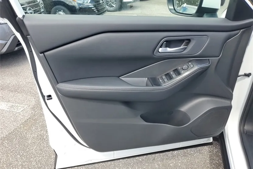 2026 Nissan Rogue SV photo 1